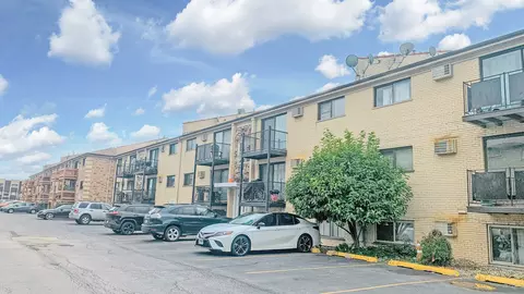 5113 N East River Rd #3C, Chicago, IL 60656