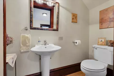 102 Monroe Ave, Elgin, IL 60123 photo 7