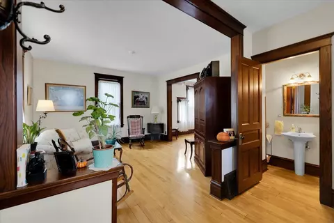 102 Monroe Ave, Elgin, IL 60123 photo 8