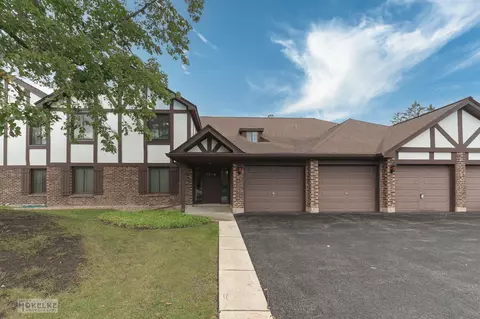 1716 Lakecliffe Dr #C, Wheaton, IL 60189