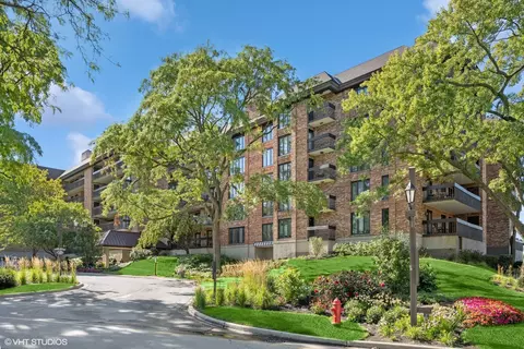 3851 Mission Hills Rd #203, Northbrook, IL 60062