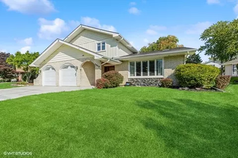 8448 Teakwood Ct, Orland Park, IL 60462