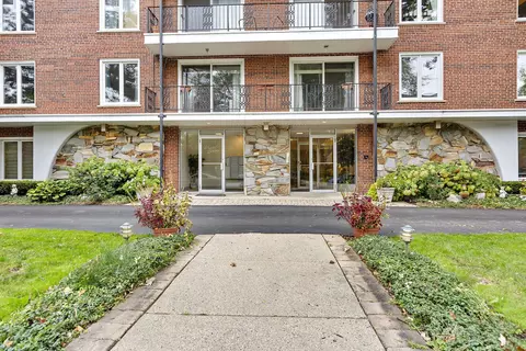 2333 Central St #208, Evanston, IL 60201