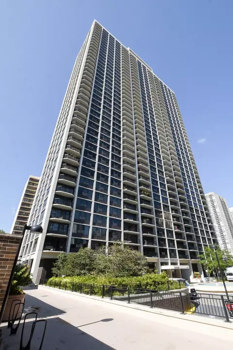 1560 N Sandburg Ter #4001, Chicago, IL 60610