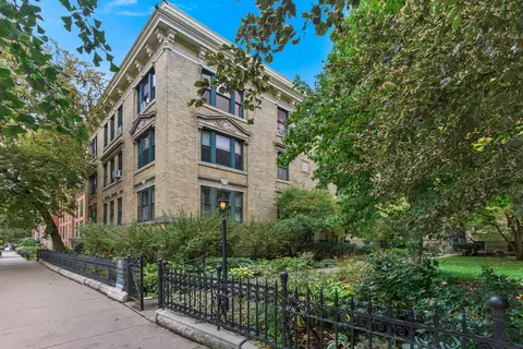 523 W Melrose St #1A, Chicago, IL 60657
