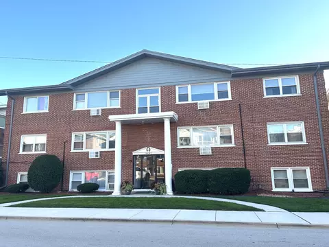 10137 Hartford Ct #3C, Schiller Park, IL 60176