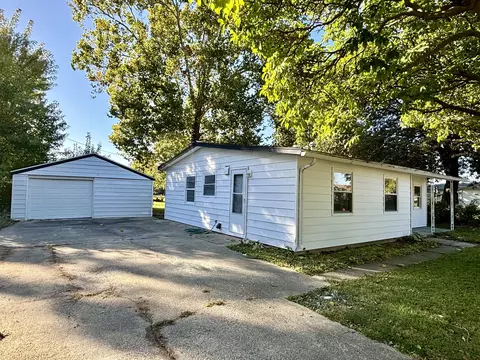 1011 N 4th St, Champaign, IL 61820