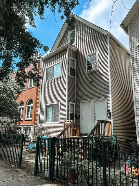 2142 N Maplewood Ave, Chicago, IL 60647