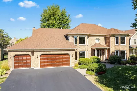 152 Hawkins Cir, Wheaton, IL 60189