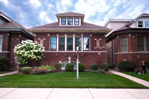 5425 W Pensacola Ave, Chicago, IL 60641