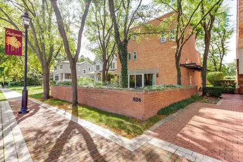 624 Vernon Ave, Glencoe, IL 60022