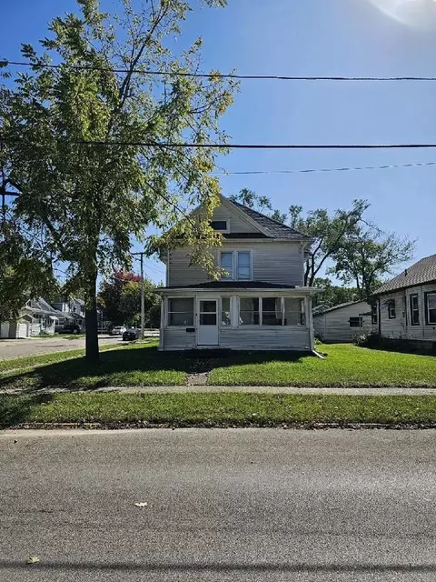 1004 W 1st St, Dixon, IL 61021