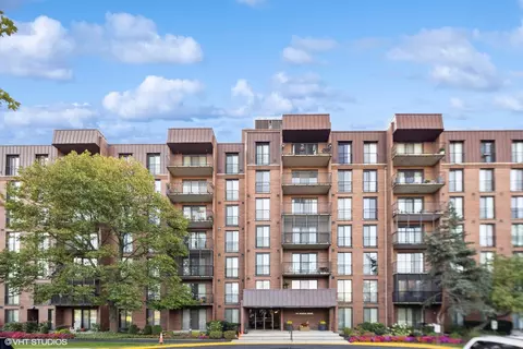 111 Acacia Dr #602, Indian Head Park, IL 60525