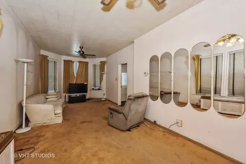 743 E 69th Pl, Chicago, IL 60637 photo 2