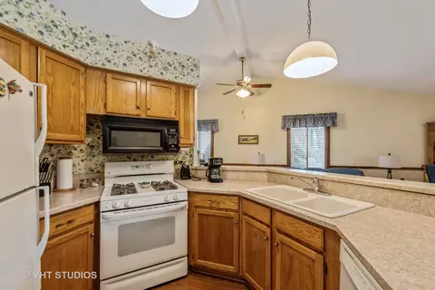 766 Cimarron Dr, Cary, IL 60013 photo 9