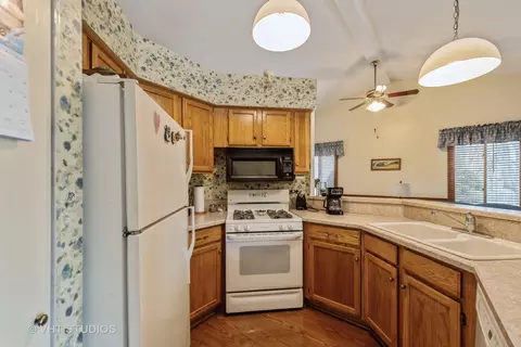 766 Cimarron Dr, Cary, IL 60013 photo 10