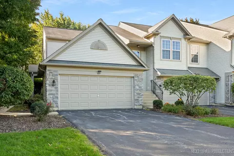 607 Conservatory Ln #607, Aurora, IL 60502