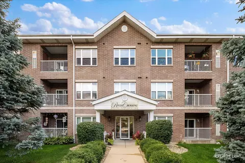 10 N Gilbert St #313, South Elgin, IL 60177