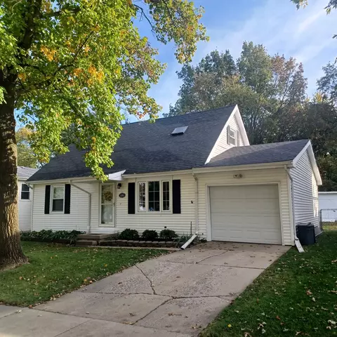 2205 Clearwater Ave, Bloomington, IL 61704