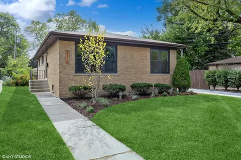3320 Harrison St, Evanston, IL 60201