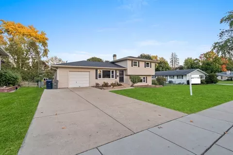 763 Diane Ave, Elgin, IL 60123 photo 2
