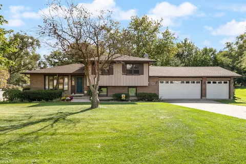 22 W701 Armitage Ave, Glen Ellyn, IL 60137