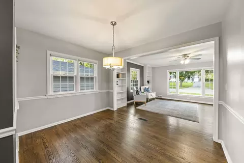 402 Byron Ct, Wheaton, IL 60187 photo 9