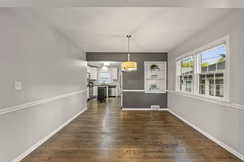 402 Byron Ct, Wheaton, IL 60187 photo 8