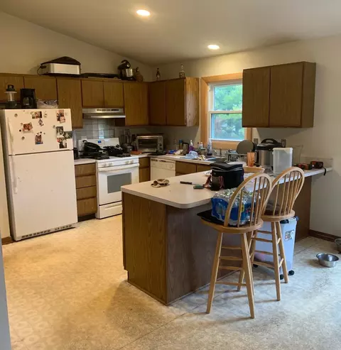 526 Norman Dr, Cary, IL 60013 photo 2