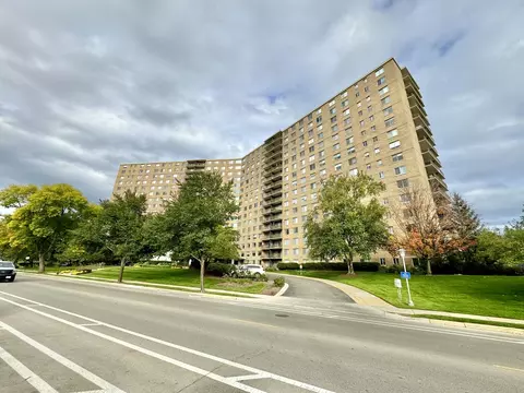 7033 N Kedzie Ave #906, Chicago, IL 60645
