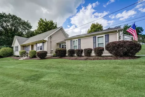 443 Barrington Ave, East Dundee, IL 60118