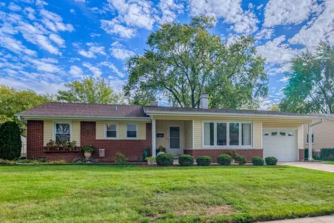 235 Clearmont Dr, Elk Grove Village, IL 60007