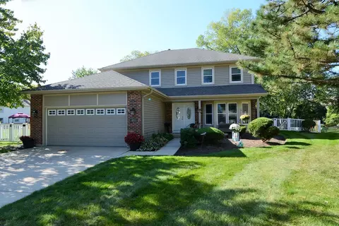 412 Basswood Ct, Carol Stream, IL 60188