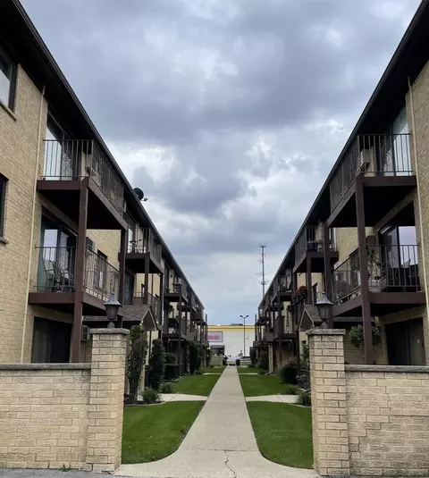 7204 W Wrightwood Ave #1S, Elmwood Park, IL 60707