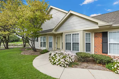36140 N Springbrook Ln, Gurnee, IL 60031