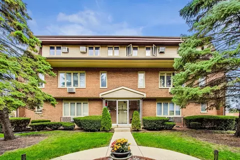 806 W Saint James St #2SE, Arlington Heights, IL 60005