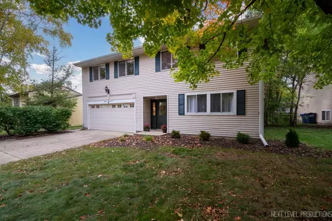 1824 Forrest Blvd, Saint Charles, IL 60174