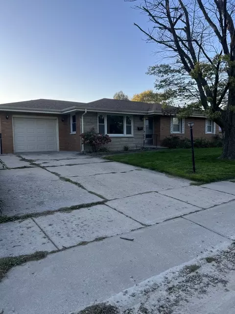 607 Madison St, Joliet, IL 60435