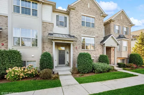 2169 Coral Ln, Glenview, IL 60026