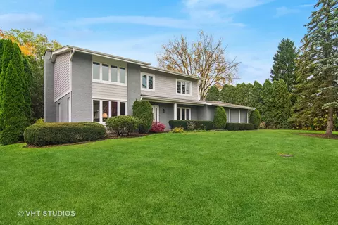 121 Tudor Dr, Barrington, IL 60010