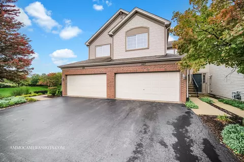 997 Park Hill Cir, Aurora, IL 60502