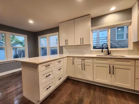 62 Seneca St, Elgin, IL 60120 photo 4