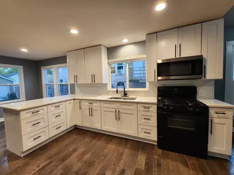 62 Seneca St, Elgin, IL 60120 photo 3
