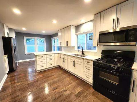 62 Seneca St, Elgin, IL 60120 photo 2