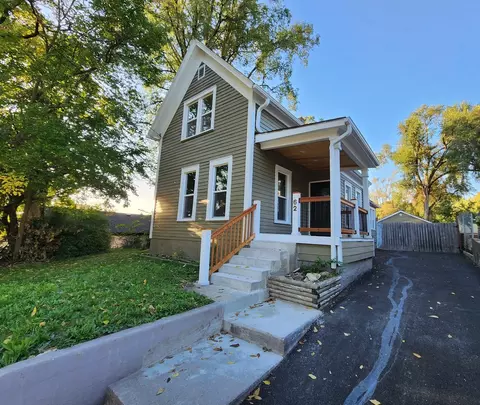 62 Seneca St, Elgin, IL 60120