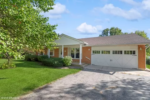 8418 S Hill Rd, Marengo, IL 60152