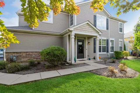 560 S Jade Ln, Round Lake, IL 60073