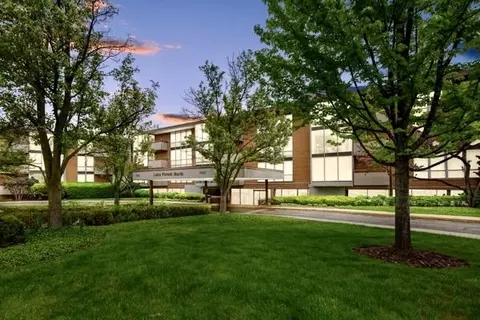 1301 N Western Ave #110, Lake Forest, IL 60045