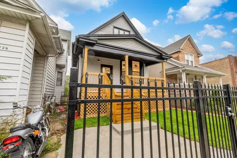 725 N Latrobe Ave, Chicago, IL 60644