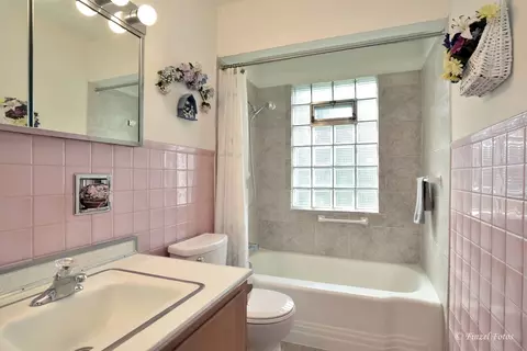 62 S Clifton Ave, Elgin, IL 60123 photo 7